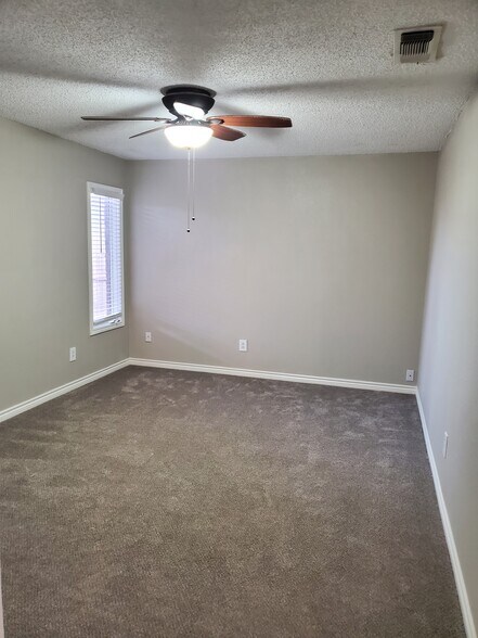 Master bedroom - 106 N Troy Ave