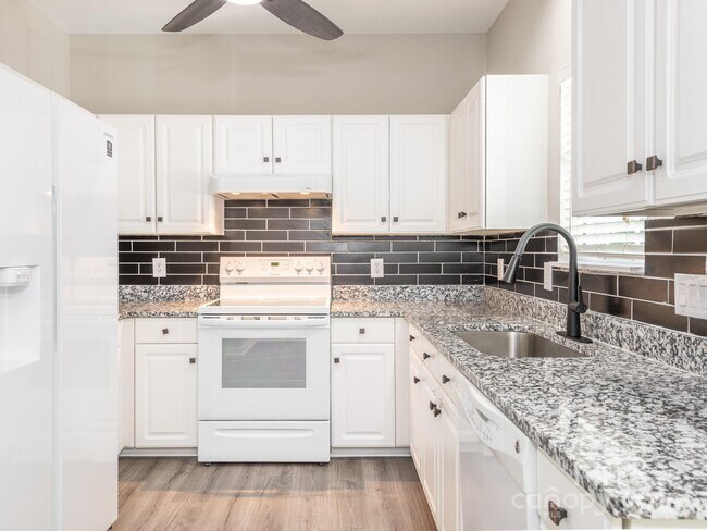 Building Photo - 6211 Rosebriar Ln