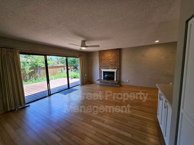 Building Photo - 12612 NE Prescott Dr