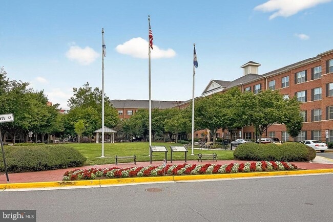 Building Photo - 322 N George Mason Dr