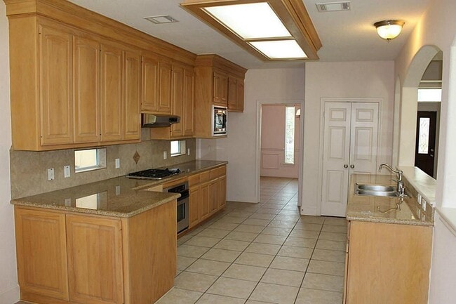 Building Photo - 11110 Sherwood Garden Dr