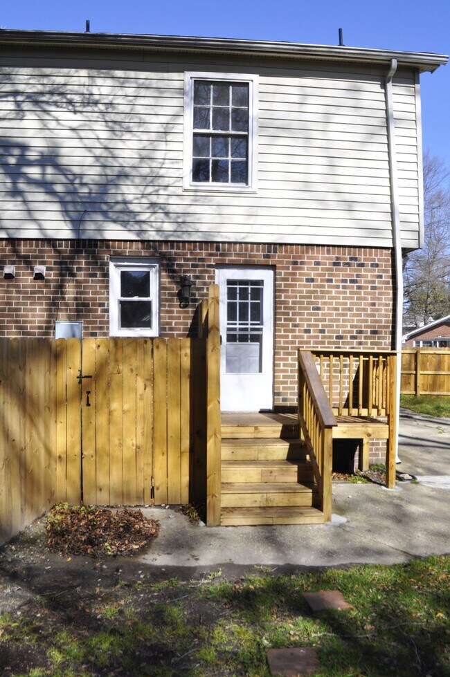 Building Photo - 9396 Pine Tree Rd