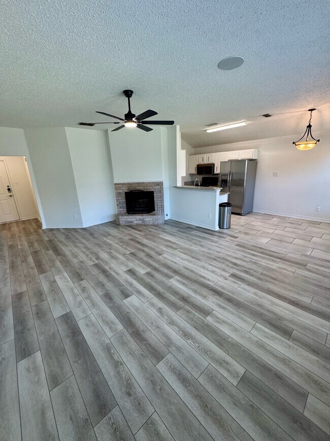 Building Photo - 2304 Corral Dr