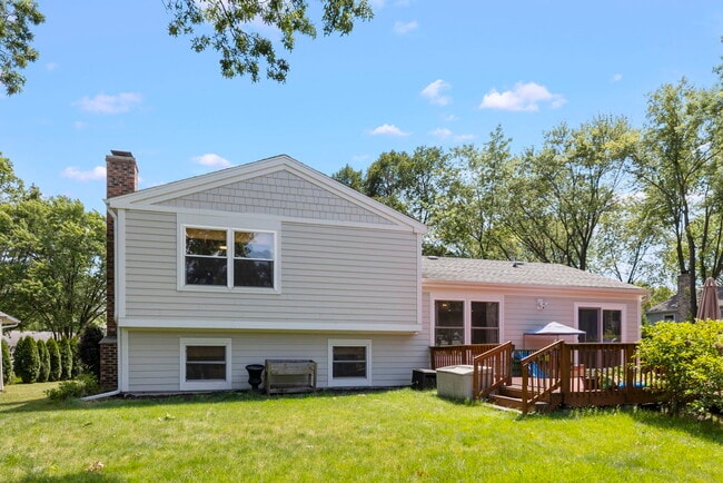 Building Photo - 215 Longridge Ct