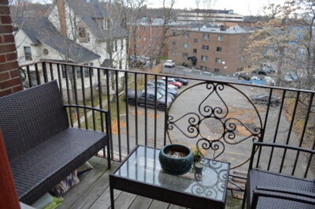 Building Photo - 1 Bedroom in Allston Village, Heat and hot water included