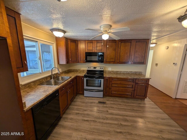 Building Photo - 18003 N 2nd St