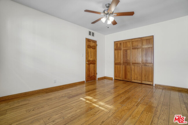 Building Photo - 218 S Gale Dr