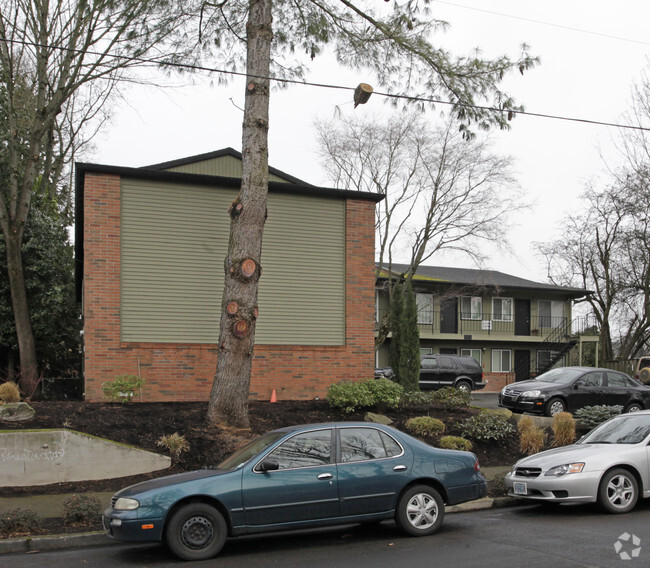 Building Photo - Pines East