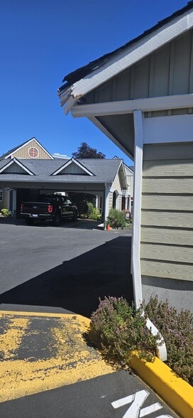 Building Photo - 16507 33rd Ave W