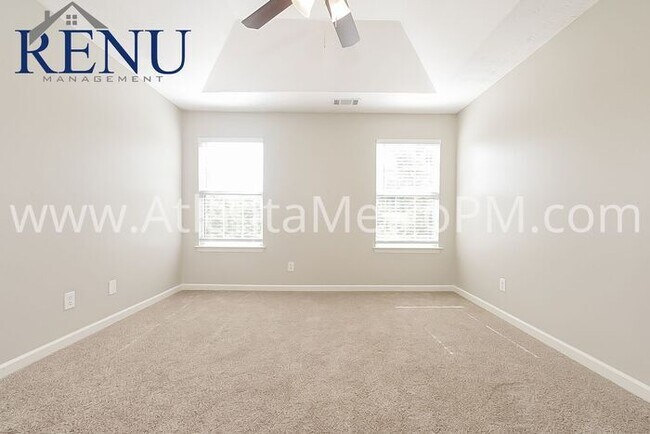 Building Photo - Now Available! 3 bedroom 3 bath!