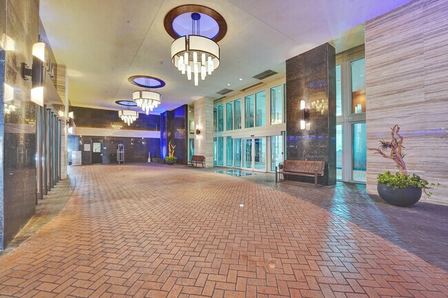 Building Photo - 101 S Fort Lauderdale Beach Blvd