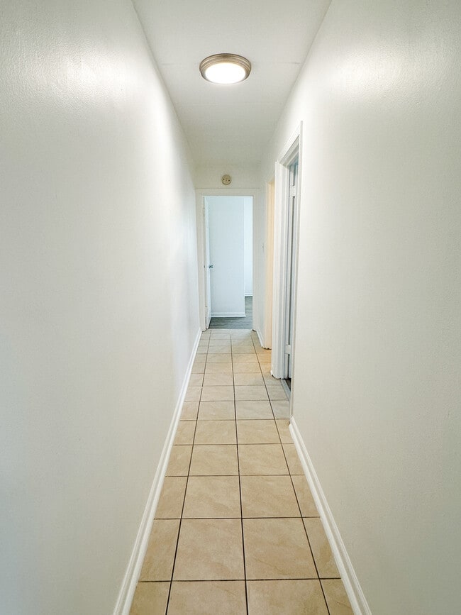 Building Photo - 4544 River Rd