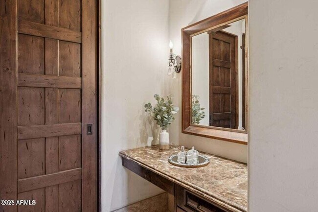 Building Photo - 4949 E Lincoln Dr