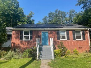 Building Photo - 2 Bedroom 1 Bath Bungalow in Rosewood