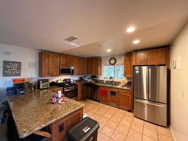 Building Photo - 5223-5225 E Falls View Dr