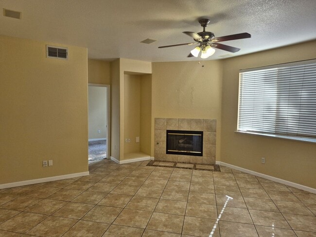 Building Photo - 4 Bedroom 3 Bath home with loft and bonus room