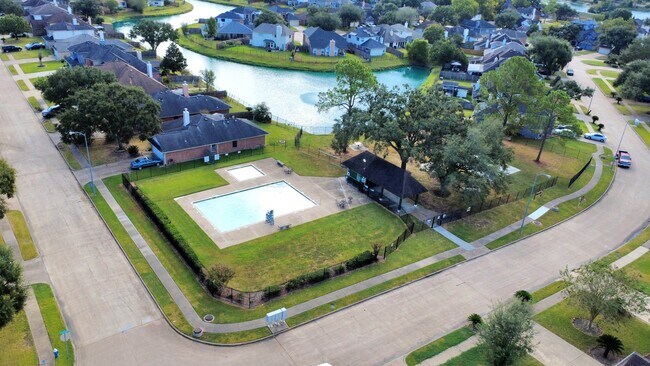 Building Photo - 3919 Vauxhall Dr S