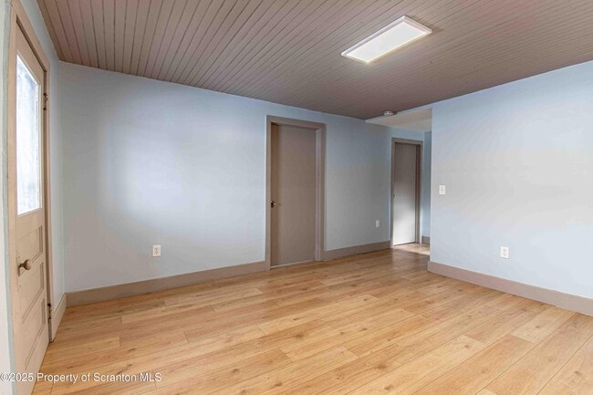 Building Photo - 540 N Main St