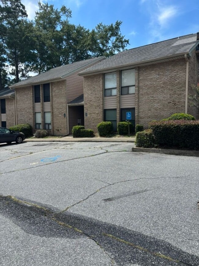 Building Photo - 4312 Old Macon Rd