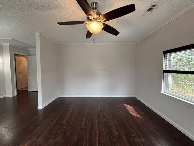 Building Photo - 117 Alma Dr