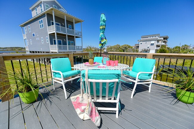 Building Photo - FURNISHED OFF-SEASON MONTHLY RENTAL-STARTI...