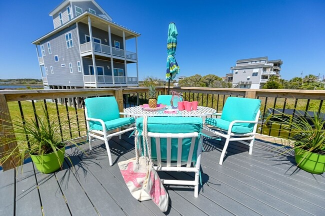 Building Photo - FURNISHED OFF-SEASON MONTHLY RENTAL-STARTING MID-SEPTEMBER '25 (CALL FOR AVAILABLE MONTHS)