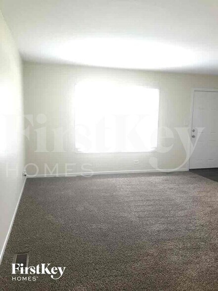 Building Photo - 1493 Glen Ellyn Rd