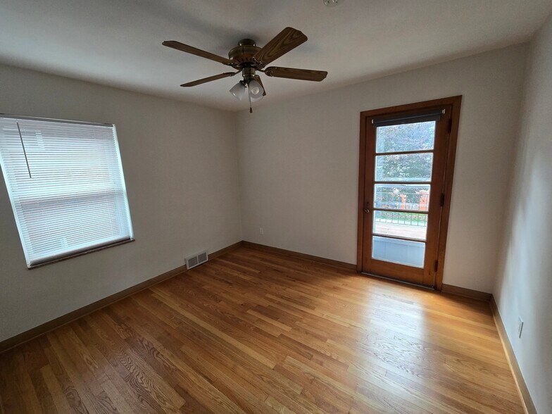 Building Photo - 7729 Brookline Terrace