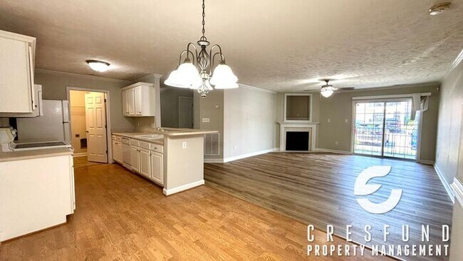 Building Photo - BRAND NEW FLOORING!!! - 2 Bed, 2 Bath Cond...