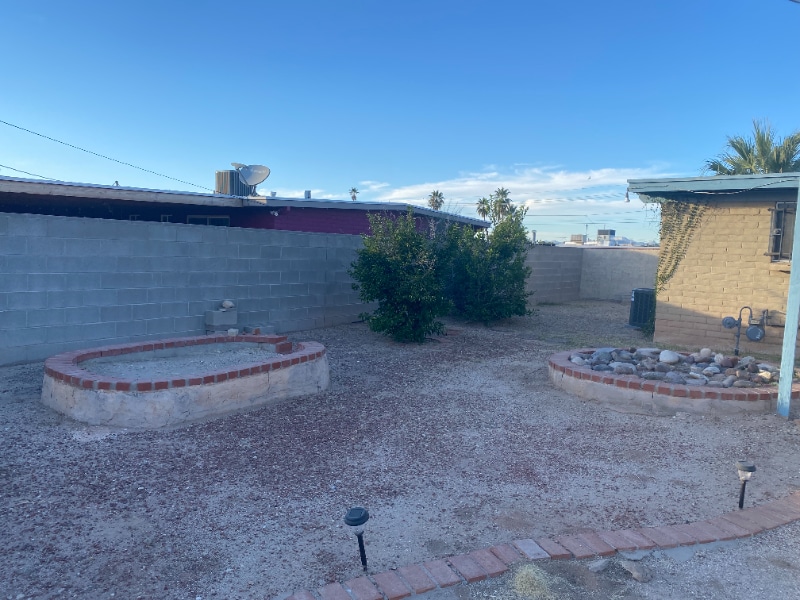 Building Photo - 1021 W Edgewater Dr