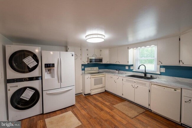 Building Photo - 12475 Rock Point Rd