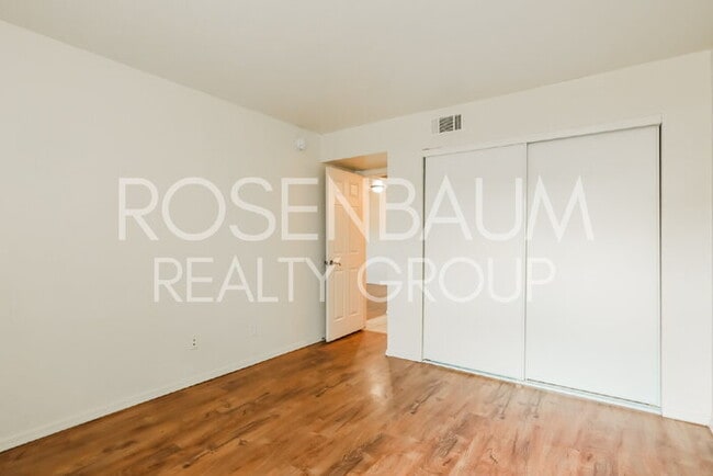 Building Photo - Spacious 1-bedroom, 1-bath downstairs apar...