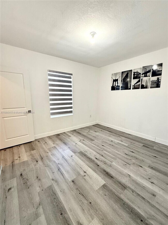 Building Photo - 507 NE 6th Ct
