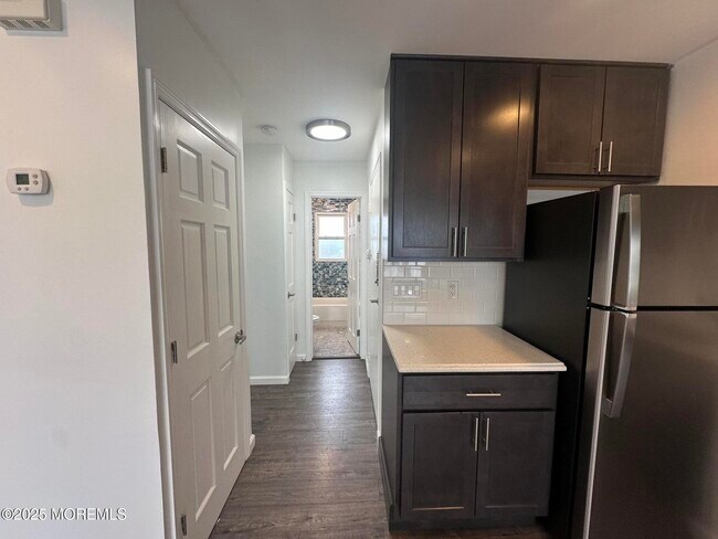 Building Photo - 407 3rd Ave