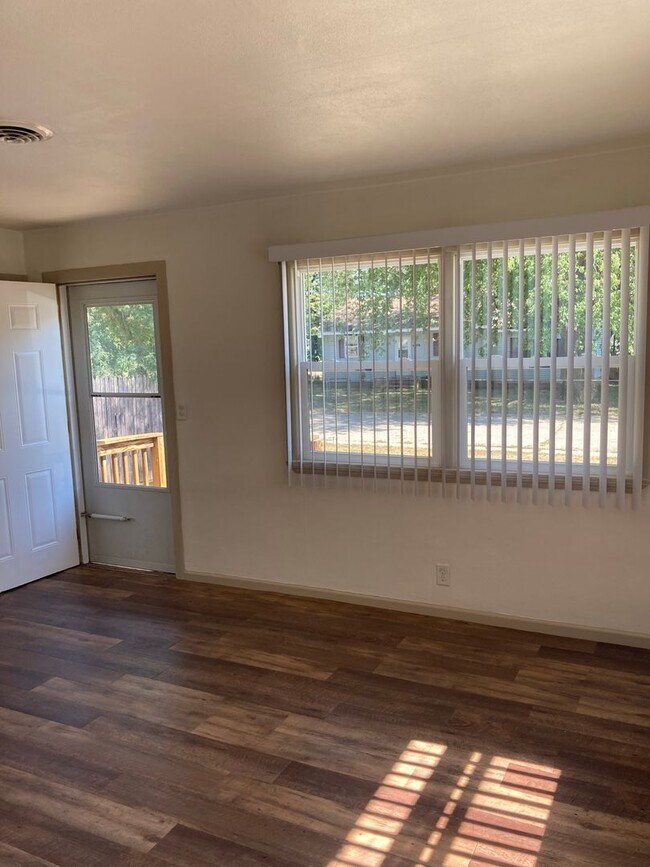 Building Photo - 4207-4205 8th St