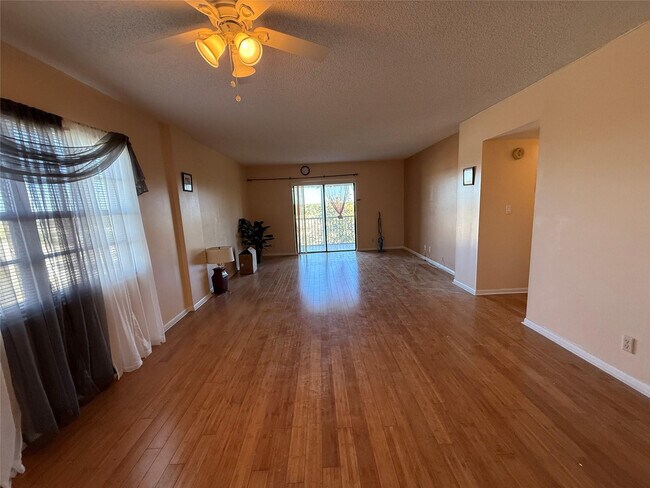 Building Photo - 3575 Brokenwoods Dr