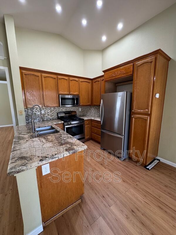 Building Photo - 301 Brimfield Ct