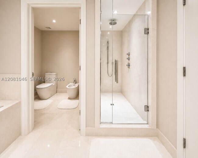 Building Photo - 17121 Collins Ave