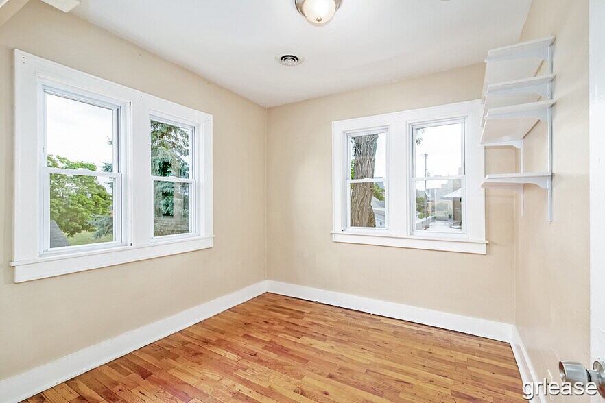 Building Photo - 618 Veto St NW