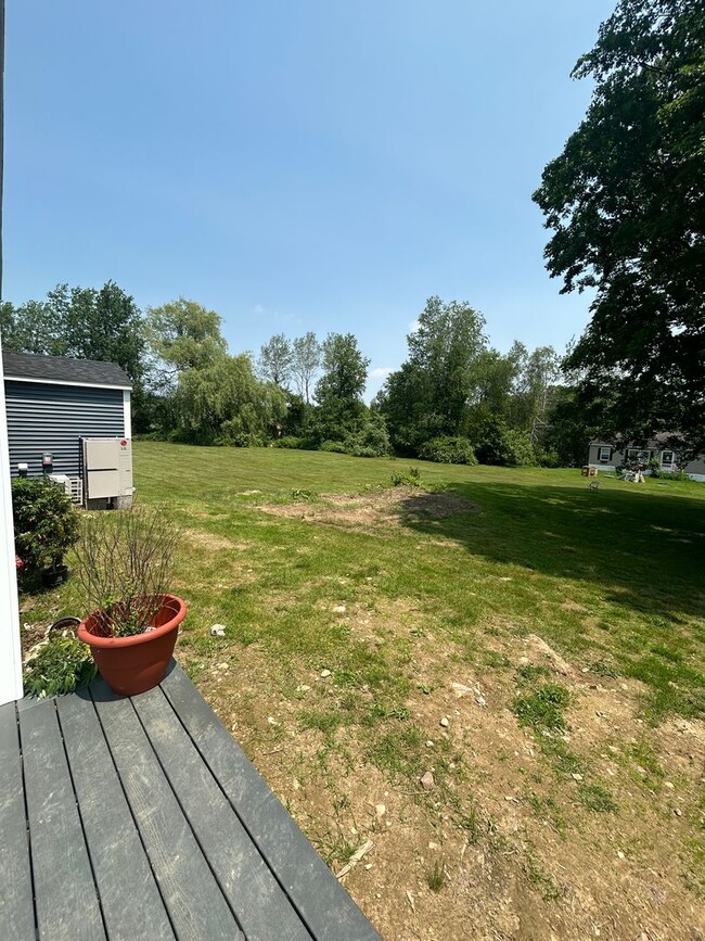 Building Photo - Beautiful renovated 5 bedroom 2.5 bath sin...