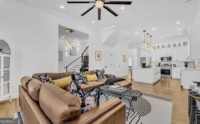 Building Photo - 1774 Vesta Ave