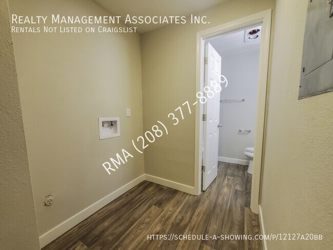 Building Photo - 438 W Idaho Ave