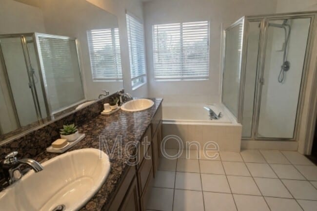 Building Photo - 3140 Crestline Dr