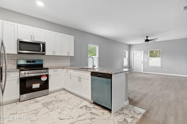 Building Photo - 3229 Lenox Ave