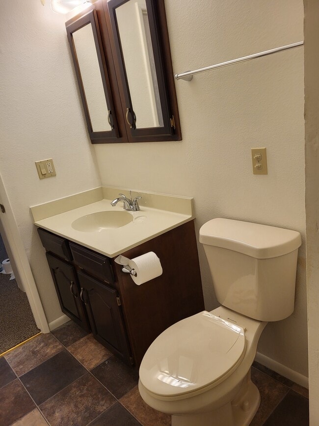 Building Photo - 333 Rim Rock Cir