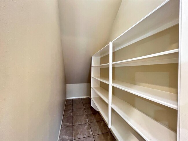 Building Photo - 22847 Red River Dr
