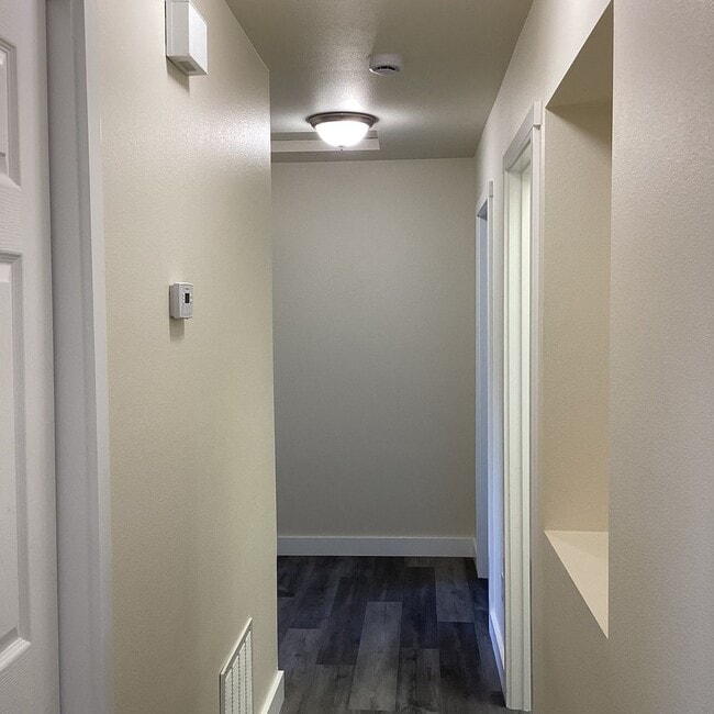 Building Photo - Updated 4 bedroom in The Desirable Merrill...