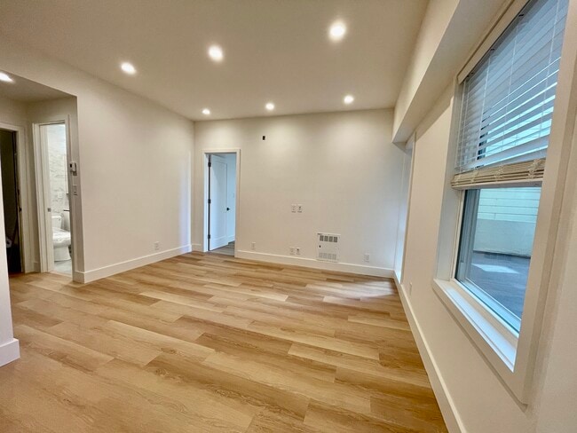 Building Photo - 1740 Broadway