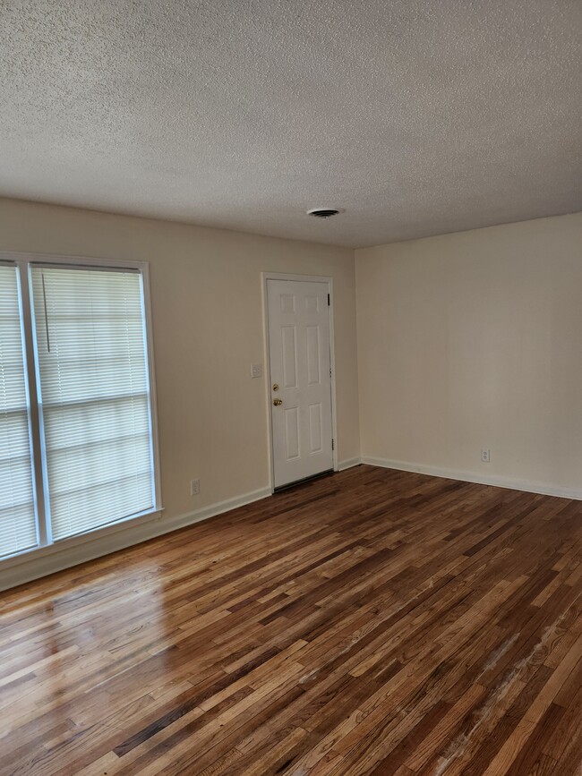 Building Photo - 1381 Biscayne Dr