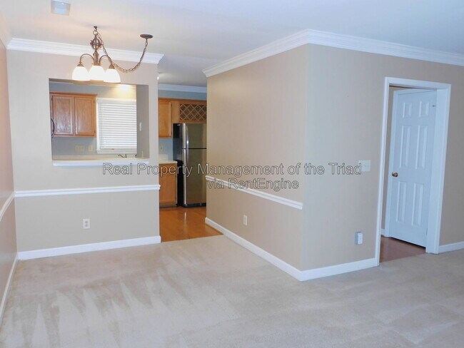 Building Photo - 12 Cedar Knoll Dr